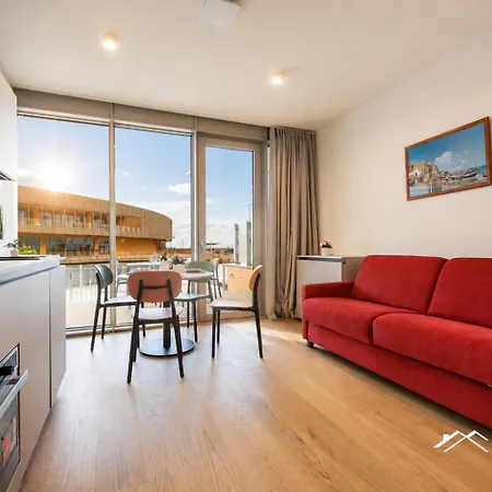 Waterfront Lux •1br •a/c • Gym • Parking • By Tilo شقة جنوة