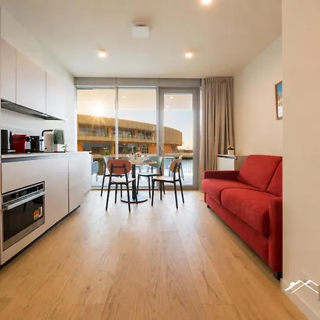 Waterfront Lux •1br •a/c • Gym • Parking • By Tilo