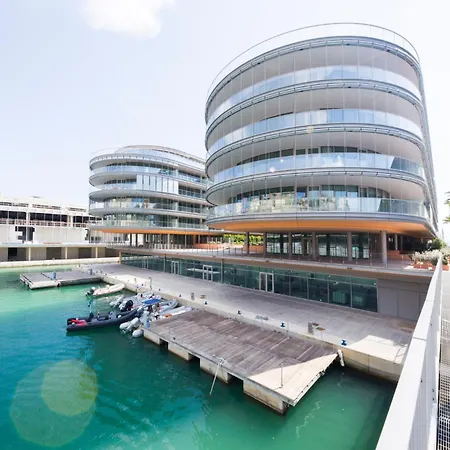דירה Waterfront Lux •1br •a/c • Gym • Parking • By Tilo ג'נובה