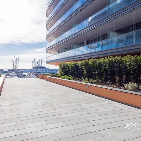 شقة Waterfront Lux •1br •a/c • Gym • Parking • By Tilo جنوة