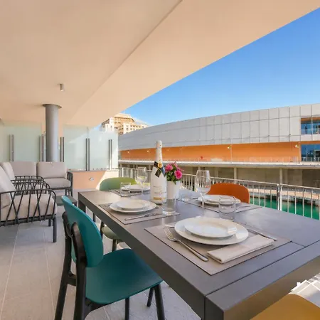 Waterfront Lux •1br •a/c • Gym • Parking • By Tilo شقة *