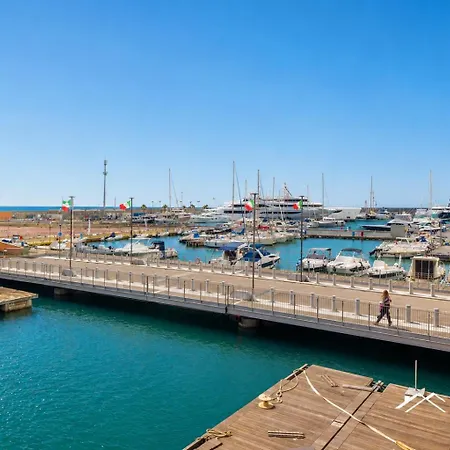 Waterfront Lux •1br •a/c • Gym • Parking • By Tilo *